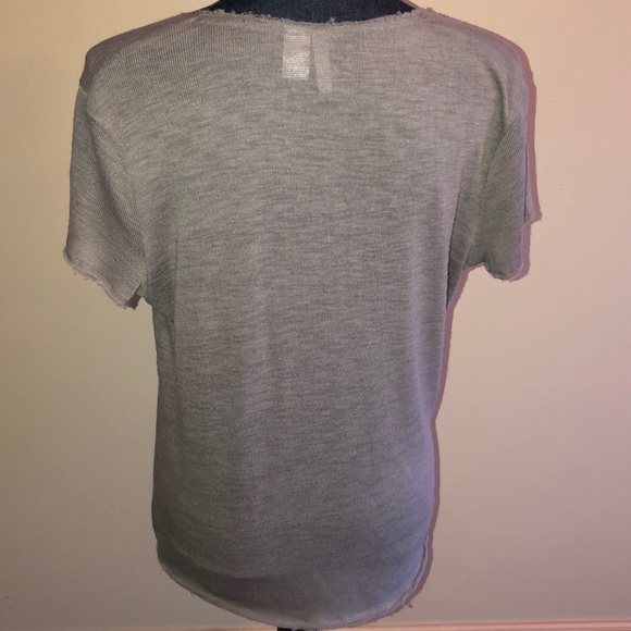 H&M Frayed edge v neck light weight seater tee - Picture 5 of 6